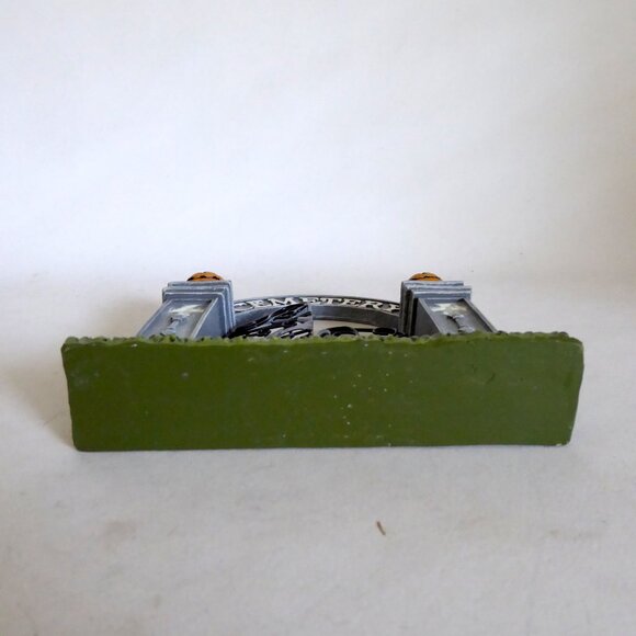 NEW 6.5” HALLOWEEN RESIN GLOW IN DARK CEMETERY ARCH TOMBSTONE HEADSTONE FIGURES - Picture 9 of 15